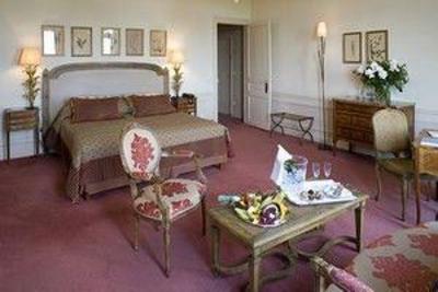 фото отеля Pavillon Henri IV Hotel Saint-Germain-en-Laye