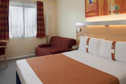 фото отеля Holiday Inn Express Luton Airport