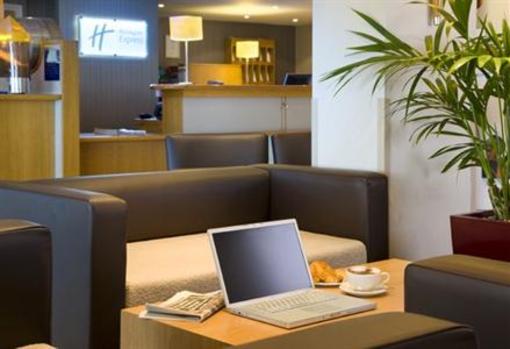 фото отеля Holiday Inn Express Luton Airport