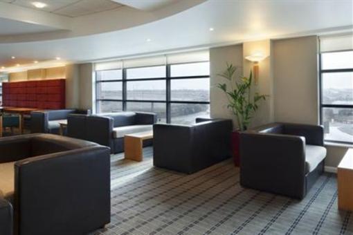 фото отеля Holiday Inn Express Luton Airport
