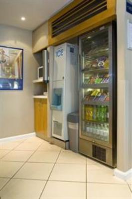 фото отеля Holiday Inn Express Luton Airport