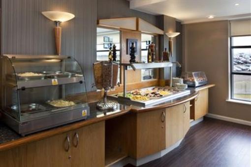фото отеля Holiday Inn Express Luton Airport