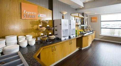 фото отеля Holiday Inn Express Luton Airport