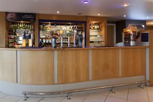 фото отеля Holiday Inn Express Luton Airport