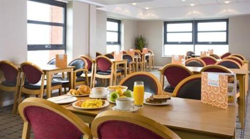 фото отеля Holiday Inn Express Luton Airport