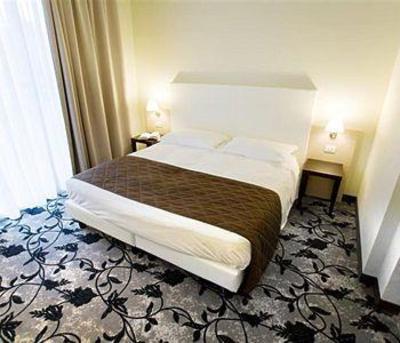 фото отеля Regal Hotel and Residence