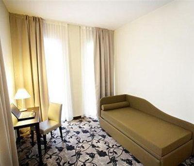 фото отеля Regal Hotel and Residence