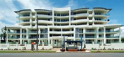 фото отеля Waters Edge Apartments