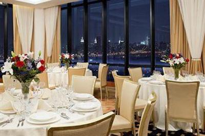 фото отеля Four Points by Sheraton Long Island City Queensboro Bridge