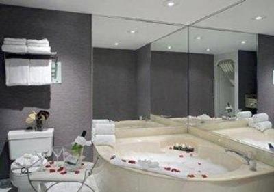 фото отеля Quality Suites Oakville
