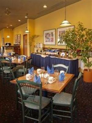 фото отеля Coast Canadian Inn
