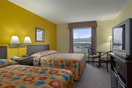 фото отеля Super 8 Motel Midland (Canada)