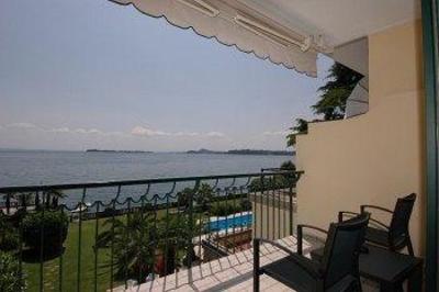 фото отеля Hotel Villa Capri Gardone Riviera