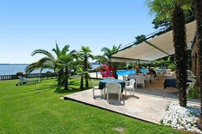 фото отеля Hotel Villa Capri Gardone Riviera