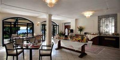 фото отеля Hotel Villa Capri Gardone Riviera