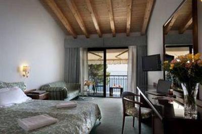 фото отеля Hotel Villa Capri Gardone Riviera