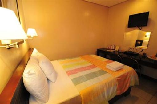 фото отеля Mariposa Budget Hotel