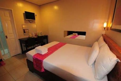 фото отеля Mariposa Budget Hotel