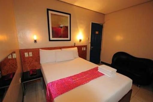 фото отеля Mariposa Budget Hotel