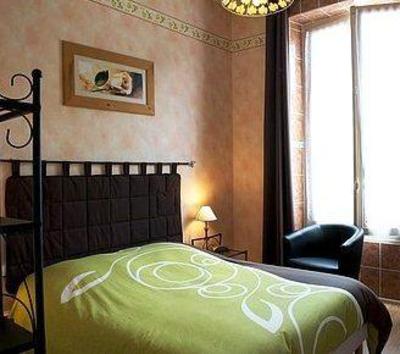 фото отеля Logis Le Castel De Larralde