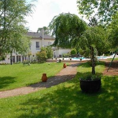 фото отеля Hotel du Commerce Roumazieres-Loubert