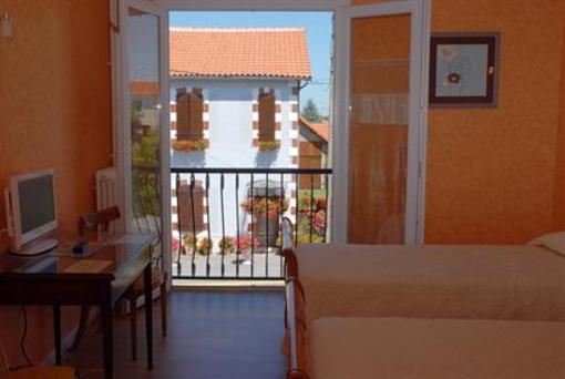 фото отеля Hotel du Commerce Roumazieres-Loubert