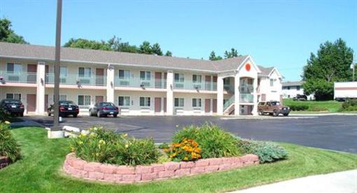 фото отеля Relax Inn Motel & Suites