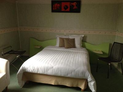 фото отеля Hostellerie du Lion d'Or Beaumont-le-Roger