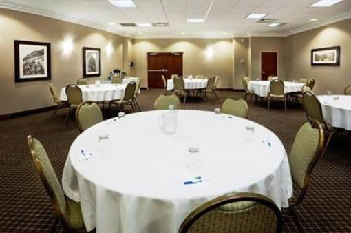 фото отеля Holiday Inn Express Hotel & Suites Toronto Mississauga