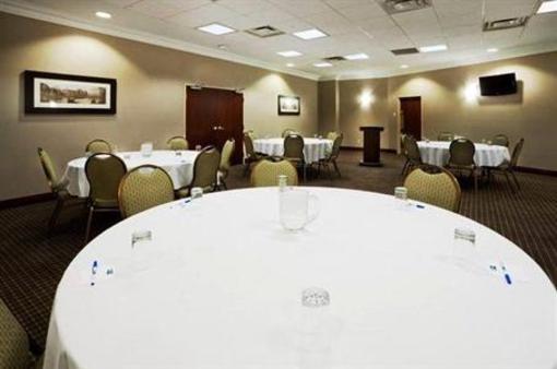 фото отеля Holiday Inn Express Hotel & Suites Toronto Mississauga