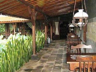 фото отеля Villa Joglo Semarang