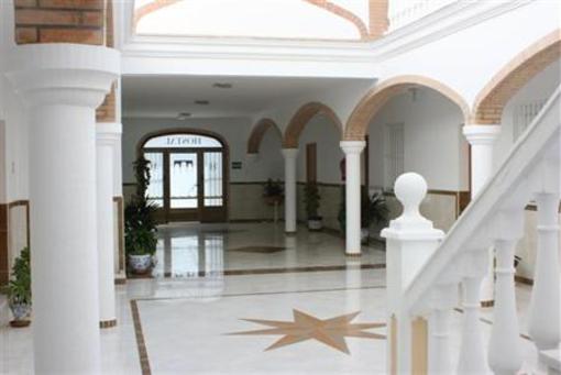 фото отеля Hostal los Arcos