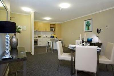 фото отеля Quality Suites Clifton On Northbourne