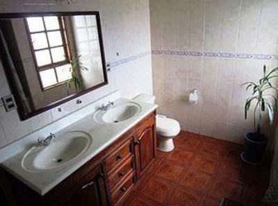 фото отеля Hostal Torre de Babel