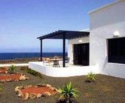 фото отеля Coral Beach Bungalows
