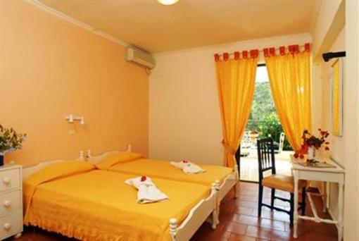 фото отеля Barbati Beach Apartments