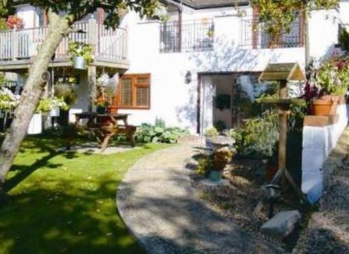 фото отеля Greenhills Garden Apartment Princes Risborough