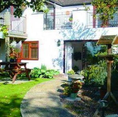 фото отеля Greenhills Garden Apartment Princes Risborough