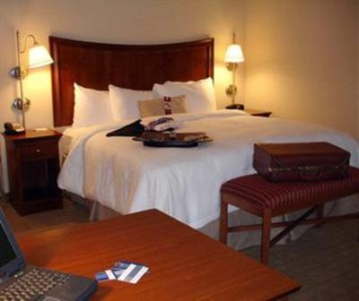 фото отеля Hampton Inn & Suites Pittsburgh-Meadow Lands