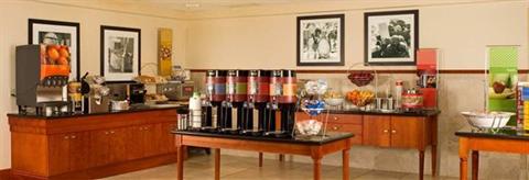 фото отеля Hampton Inn & Suites Pittsburgh-Meadow Lands