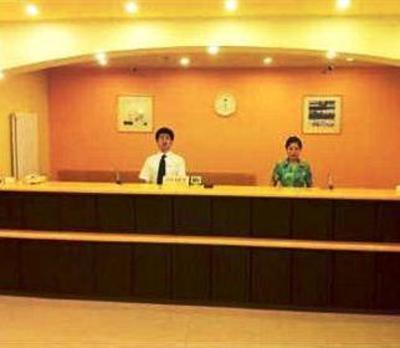 фото отеля Home Inn Dalian Xinghai Plaza