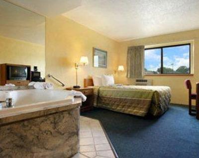 фото отеля Super 8 Moline