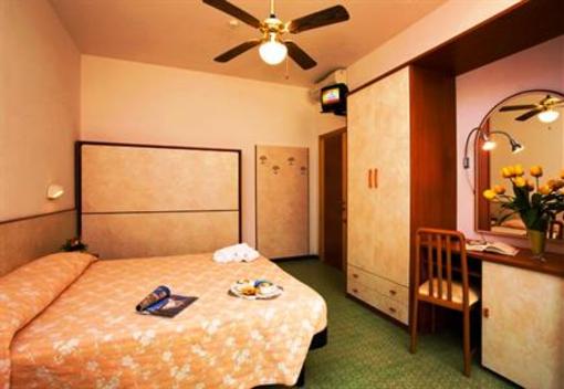 фото отеля Sandra Hotel