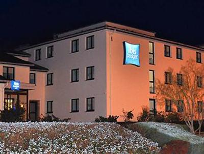 фото отеля Kyriad MLV Saint-Thibault-des-Vignes Hotel