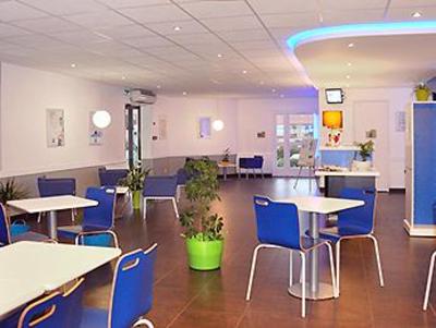 фото отеля Kyriad MLV Saint-Thibault-des-Vignes Hotel
