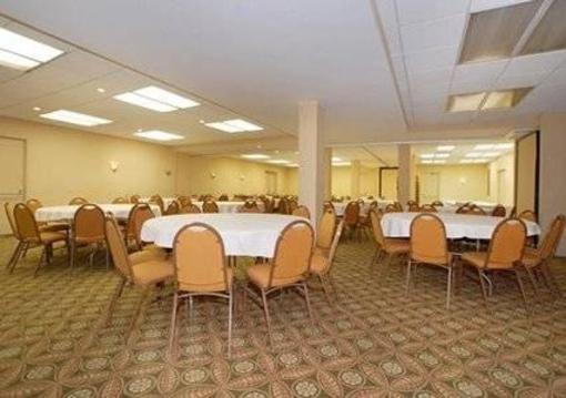 фото отеля Baymont Inn and Suites South Bend Near Notre Dame