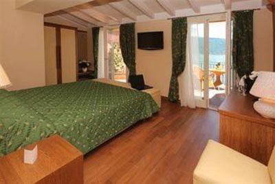 фото отеля Hotel Baia d'Oro Gargnano