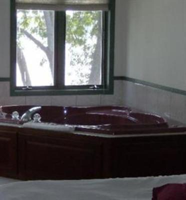 фото отеля Snug Harbor Inn