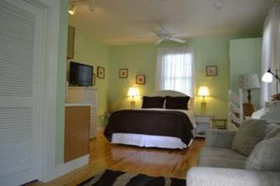 фото отеля Speakeasy Inn Key West