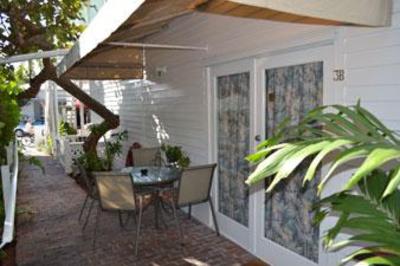 фото отеля Speakeasy Inn Key West